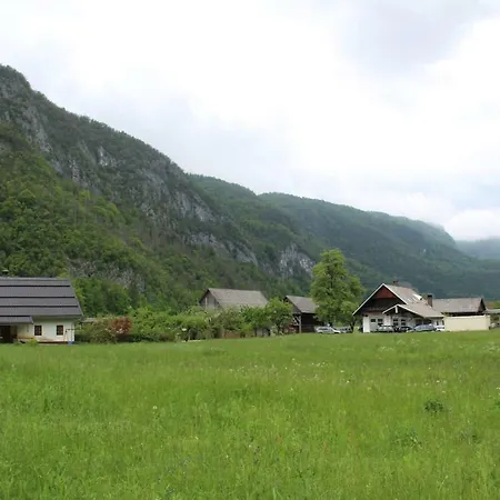 Mountain River Apartman *